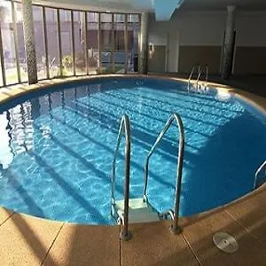 Bonito Con Terraza Y Piscina